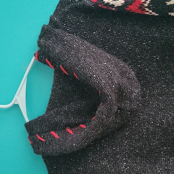 Women's Hooded Sweater - Picture 4 of 7